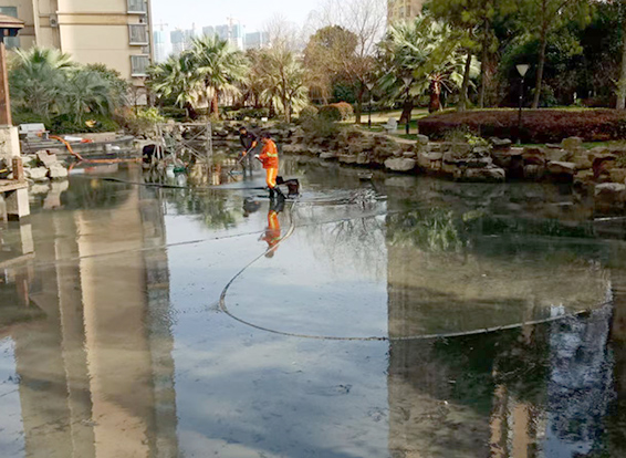 五峰景观池淤泥清理